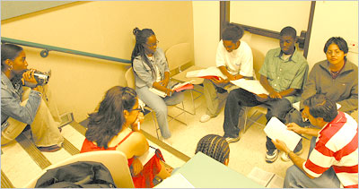 Students discuss their reading in a breakout group during one of the seminar lecture sessions.
